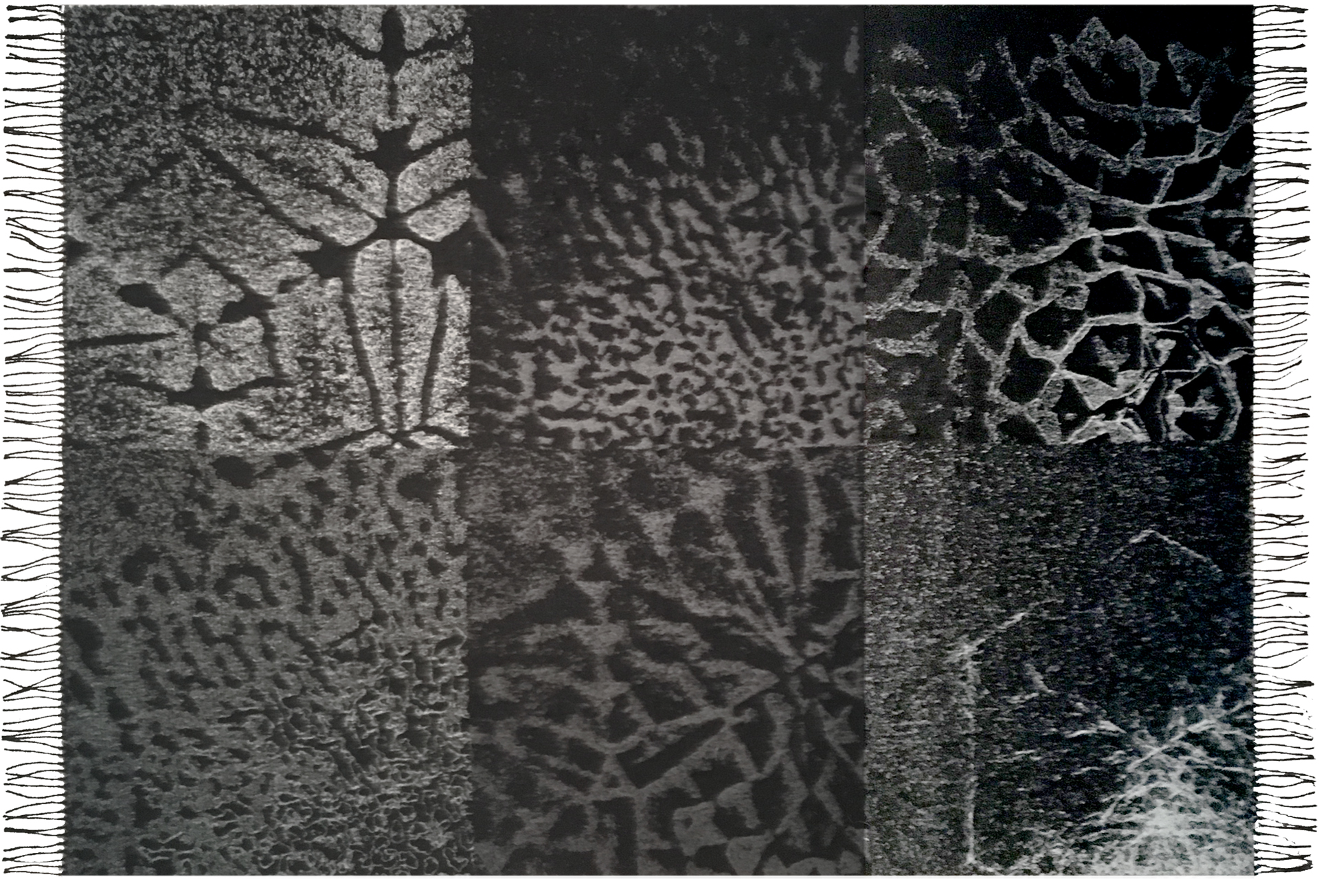 Plaid Merinowolle schwarz grau Mosaik Muster Fransen